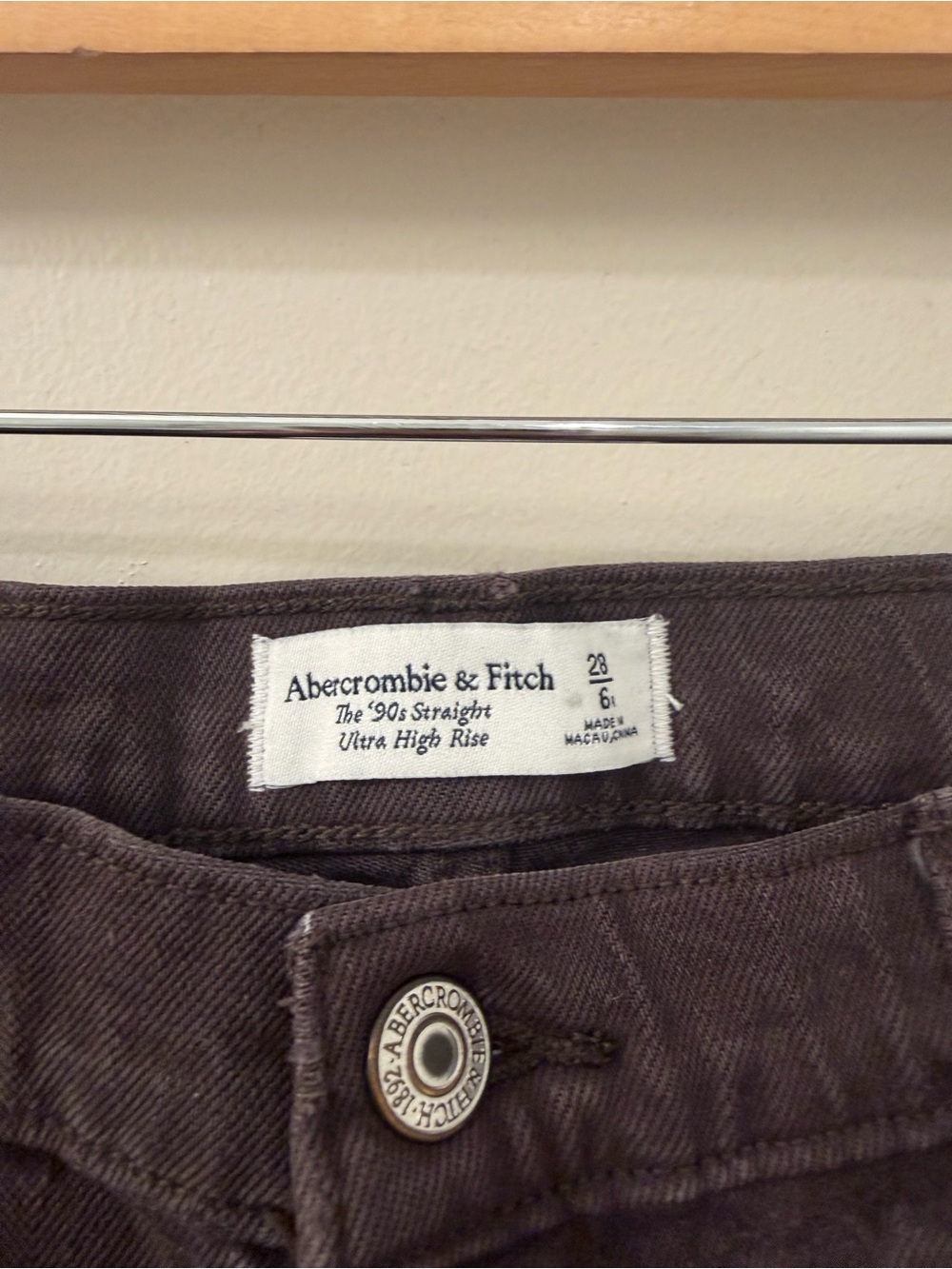 Abercrombie & Fitch 90s Straight Ultra High Rise Jeans in Deep Mocha Brown 28/6R - Picture 3 of 6